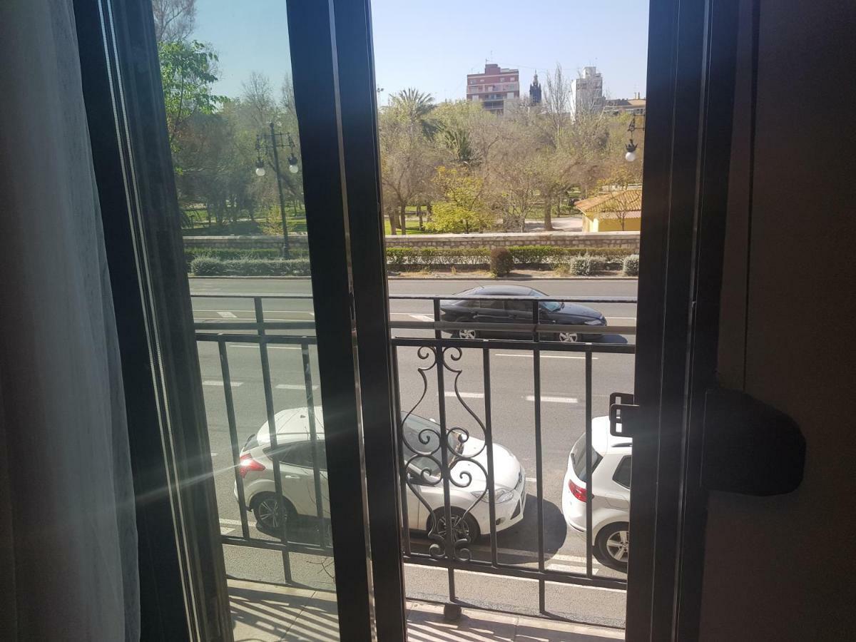 Domus Valencia Apartamentos Centro Frente A Torres De Serrano Dış mekan fotoğraf