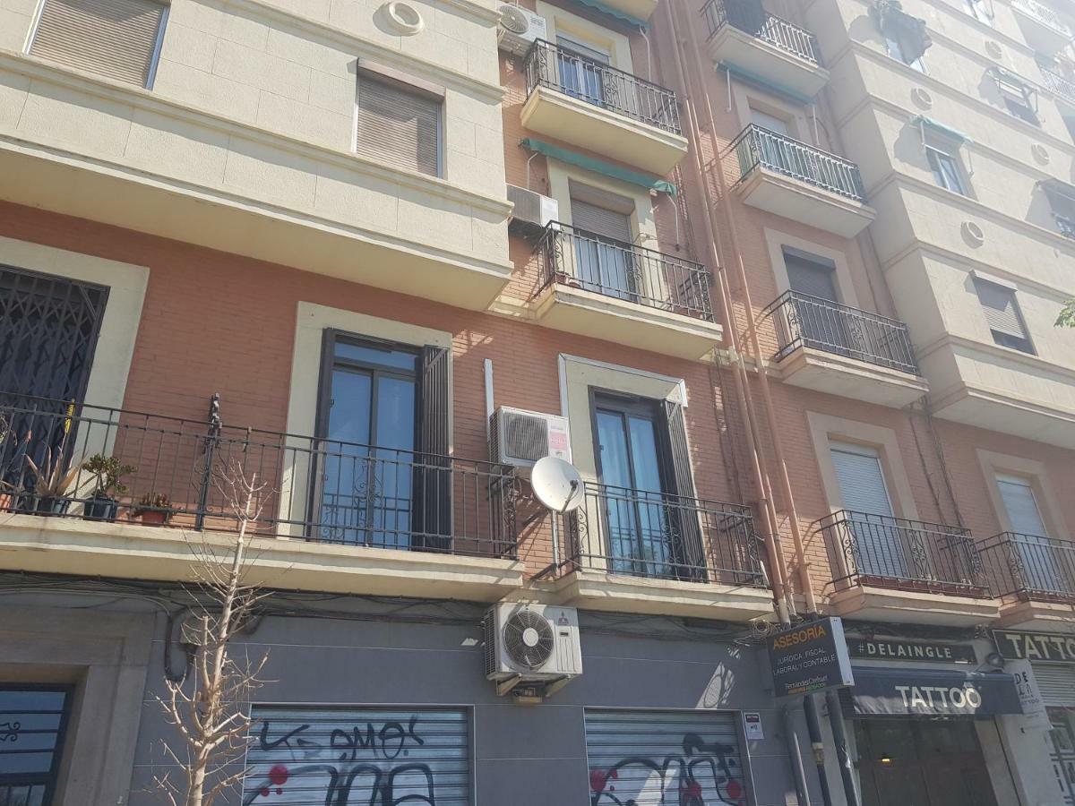 Domus Valencia Apartamentos Centro Frente A Torres De Serrano Dış mekan fotoğraf